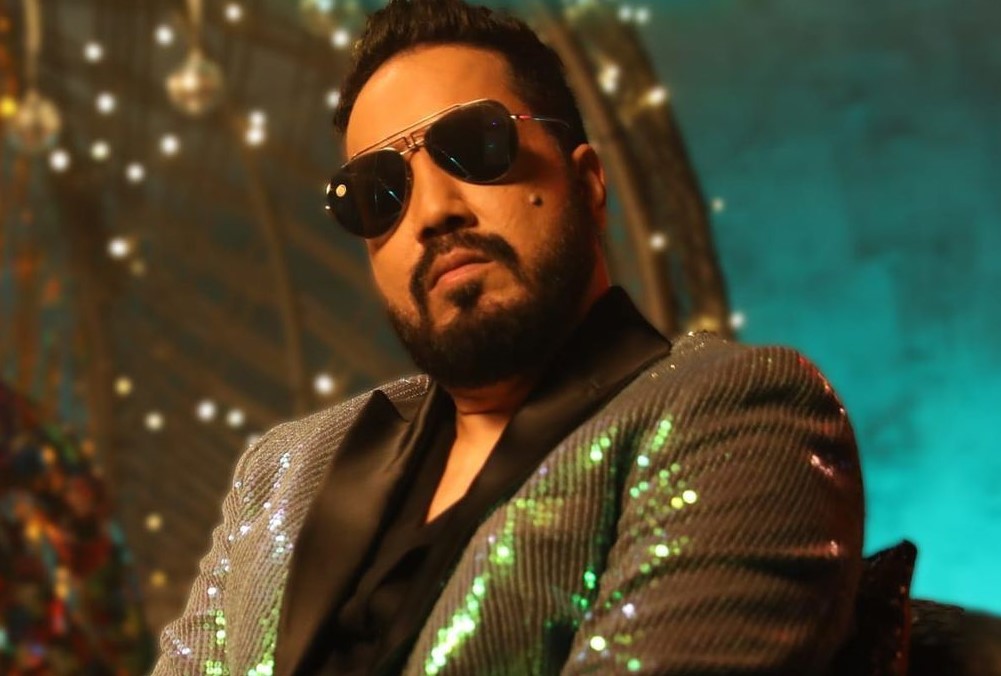 Mika Singh | World News, Latest and Breaking News, Top International News  Today - Firstpost