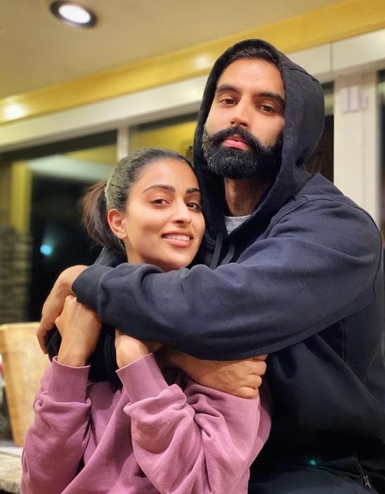 Parmish Verma And His Wife, Geet Grewal Welcome A Baby Girl, Singer ...