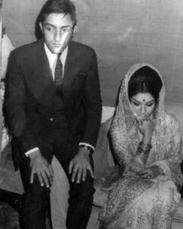 Young Saif Ali Khan And His Sisters Pose With Their Grandmom, Sajida ...