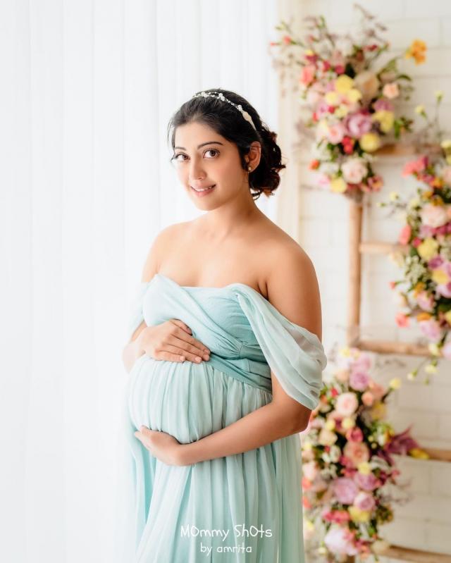 Pranitha Subhash Shares Bare Bump Pictures, Radiates Pregnancy Glow ...