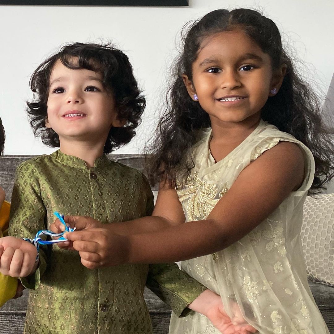 Sunny Leone's Kids, Nisha, Noah and Asher Enjoy Dubai's Water Fountain ...