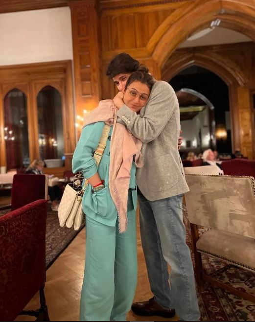 Mahesh Babu And Namrata Shirodkar Lost In Each Other's Embrace In An ...