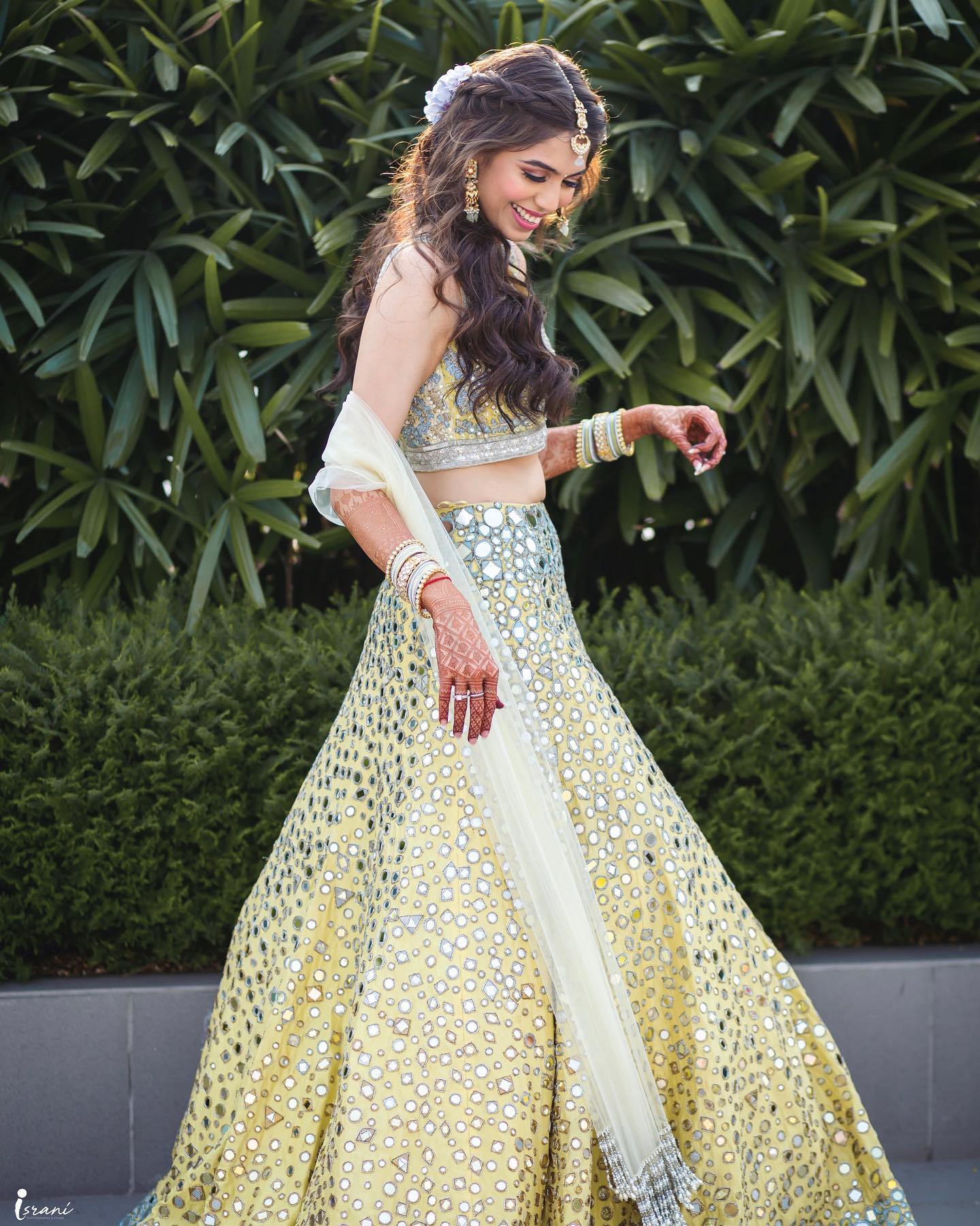 Bride Wears A Green Hued Anita Dongre Couture For Mehendi Looks Trendy In Manish Malhotra Lehenga 9092