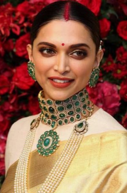 Deepika padukone sales emerald necklace