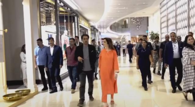 Alia Bhatt & Ranbir Kapoor twin in black at Dubai mall, See Pics