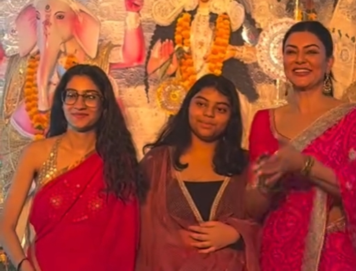 sushmita sen at durga puja pandal