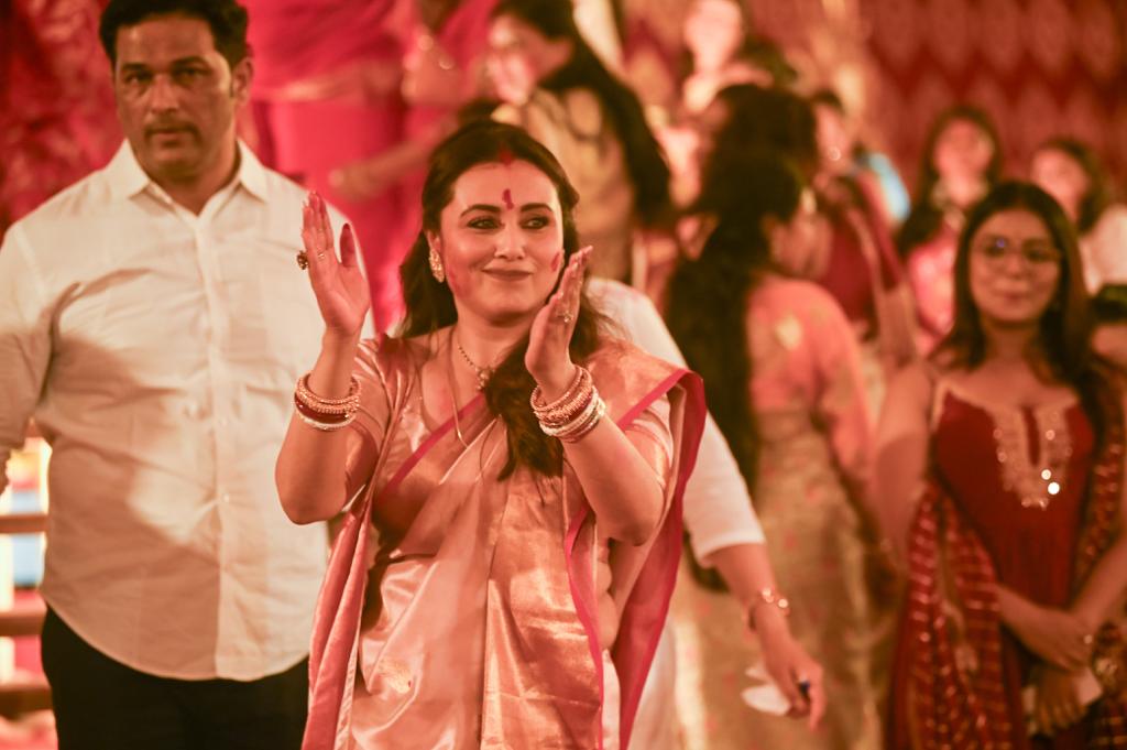 Rani Mukerji Tightly Hugs Rupali Ganguly During Sindoor Khela Duo Grooves On The Beats Of Dhak