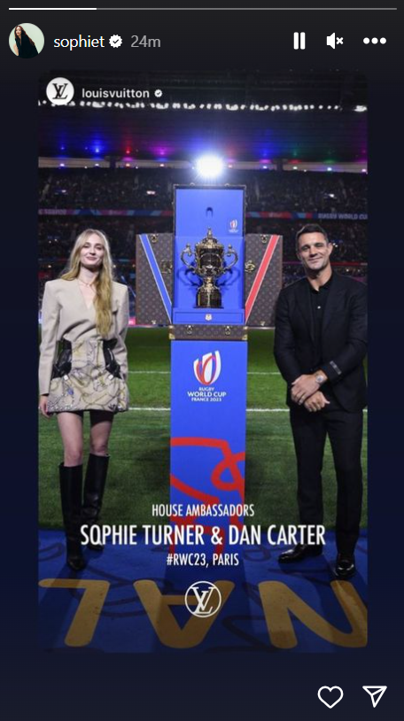 Sophie Turner and Dan Carter present the Webb Ellis Cup in the