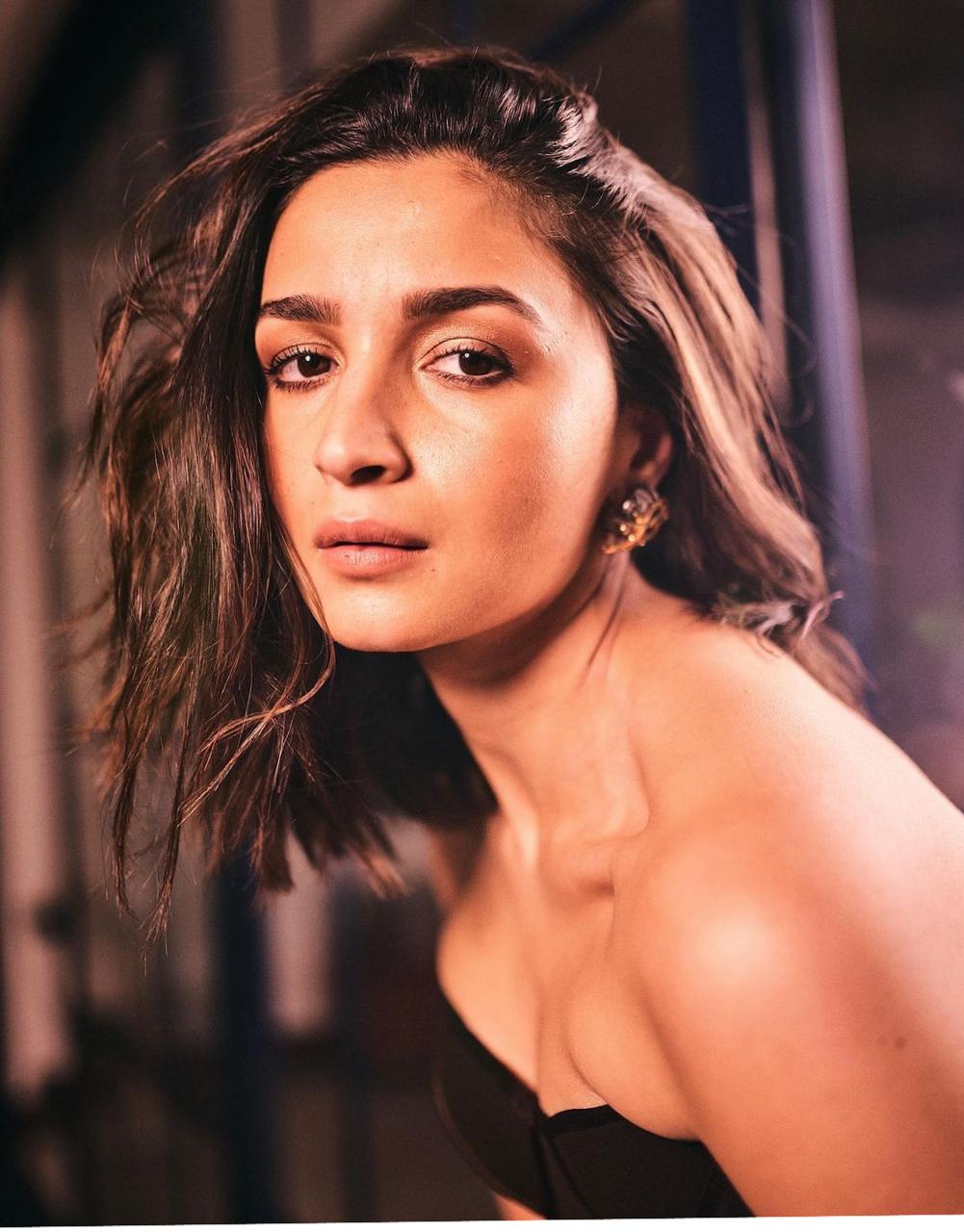 Alia Bhatt channels all the mid-week drama in her black structured gown by  Gaurav Gupta for Jio World Plaza opening : Bollywood News - Bollywood  Hungama
