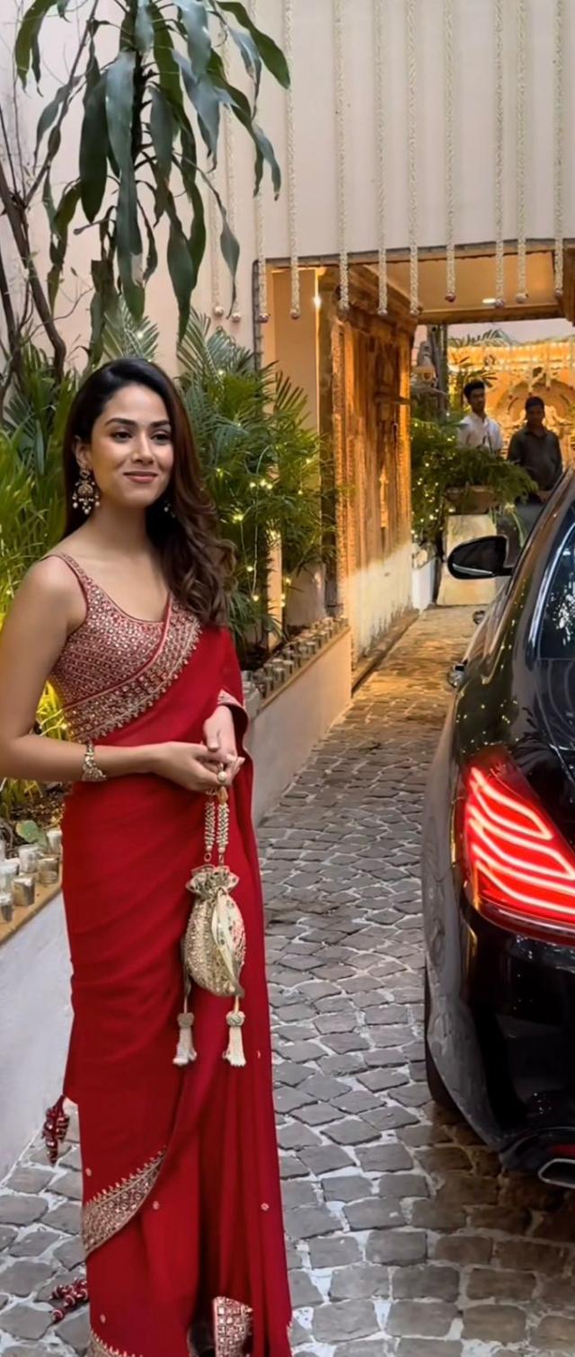 Mira Rajput's look in an elegant red saree is perfect for the