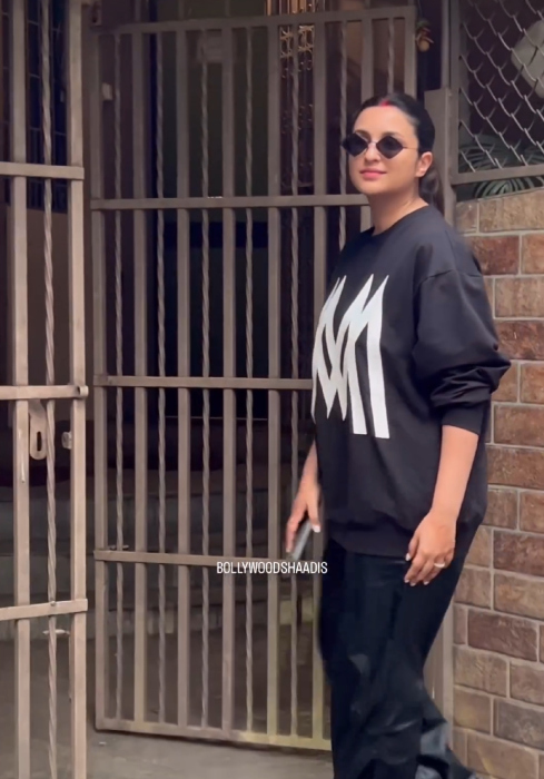 Parineeti Chopra Shells Out Newly-Married Goals, Flaunts 'Sindoor' In A  Sweatshirt And Leather Pants