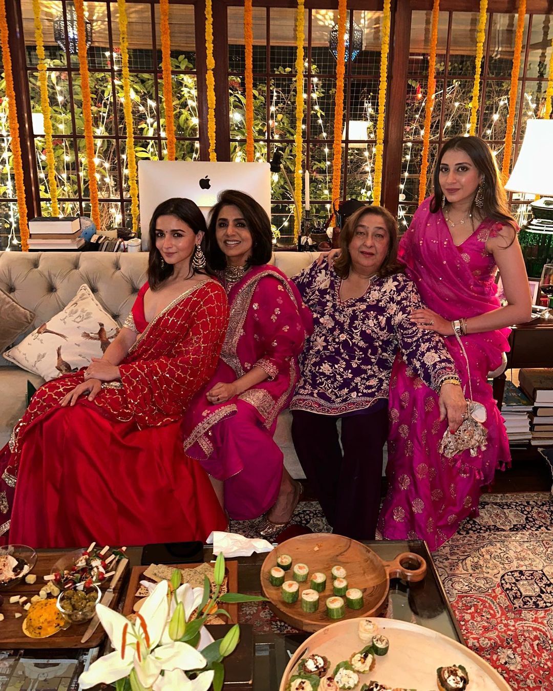 Alia Bhatt Enjoys Diwali Bash With Her In-Laws At Kareena Kapoor's ...