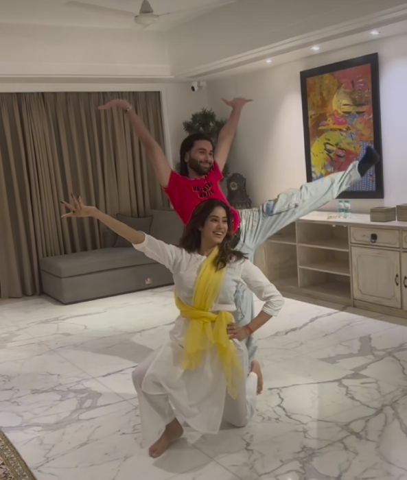 Janhvi Kapoor Dances With BFF, Orry To 'Pinga', Leaves Her Rumoured Beau,  Shikhar Pahariya Jealous