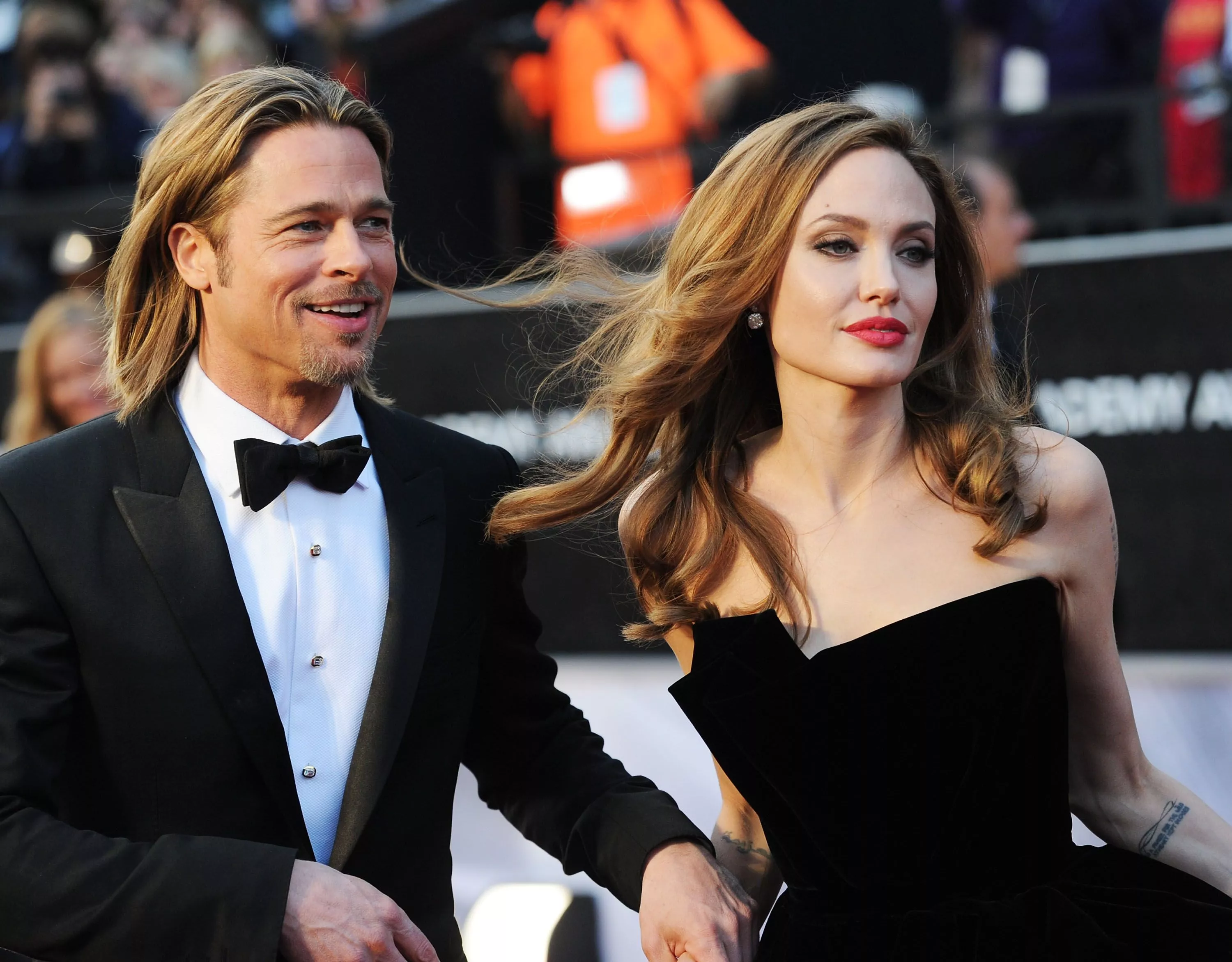 Angelina Jolie had Bell's palsy from the stress of divorce - Los