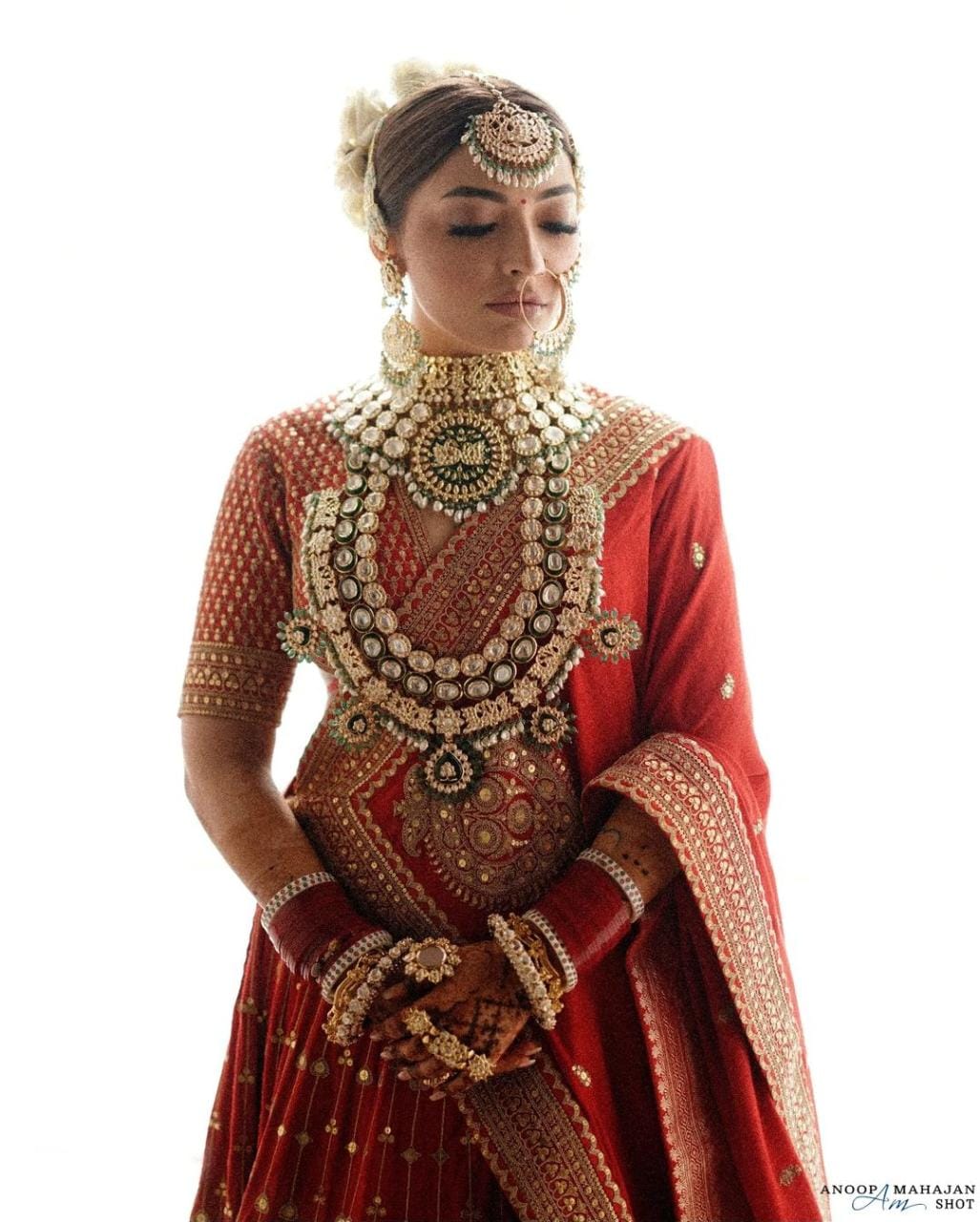 Buy Red Handwoven Venkatagiri Embroidery V Neck Lehenga Set For Women by  Label Earthen Online at Aza Fashions.