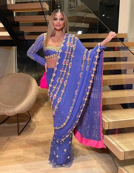 Blue Embroidered Saree Set Design by Papa Don't Preach by Shubhika at  Pernia's Pop Up Shop 2024