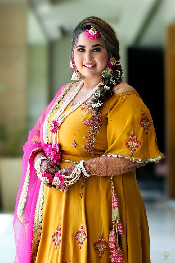 The beauty of a women comes in all sizes and colours. @srishringarr  believes that fashion is for … [Video] | Traditional indian outfits, Plus  size brides, Plus size lehenga