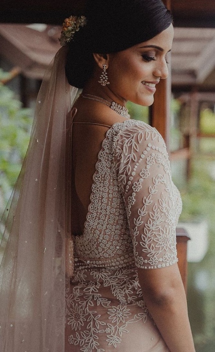 bride in saree with dupatta