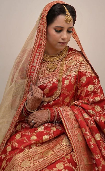 How To Drape A Dupatta On Saree Like Bollywood Actress | how to drape a  dupatta on saree like bollywood actress | HerZindagi