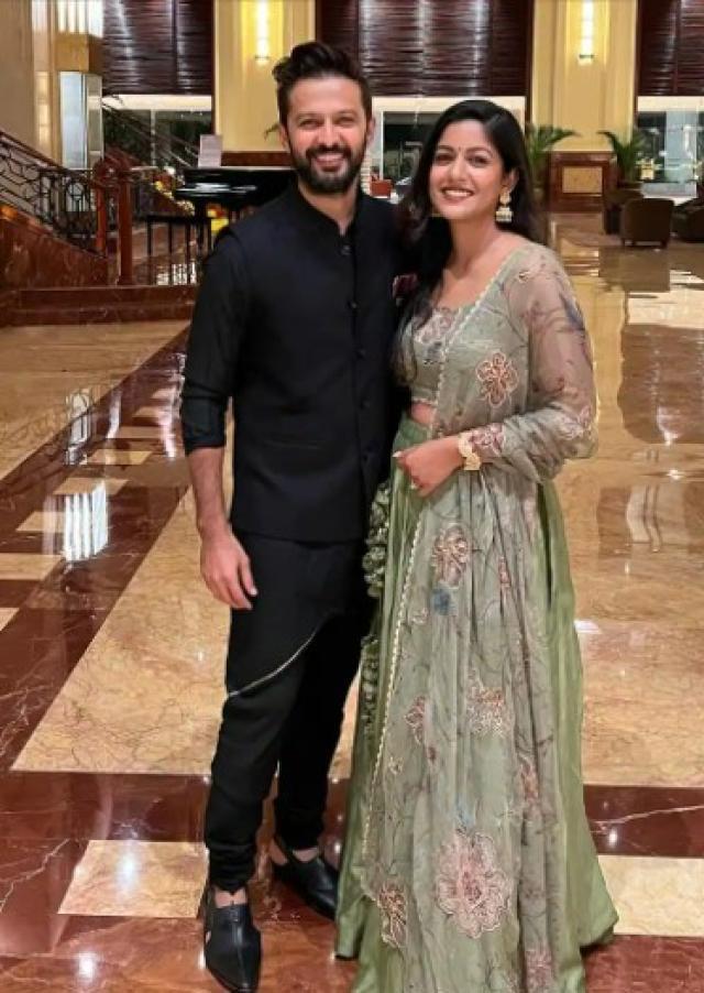 Ishita Dutta flaunts her baby bump as she poses for her maternity  photoshoot with husband Vatsal Sheth - Times of India