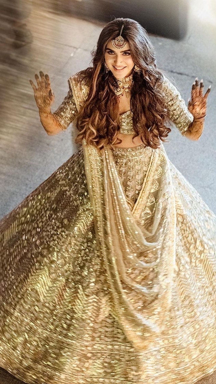 Featuring a Beautiful Golden Banaras Bridal Lehenga by @anjushankarofficial  ✨ . . Muse @jashnavivenkat Makeup @artistrybyolivia Hairs... | Instagram
