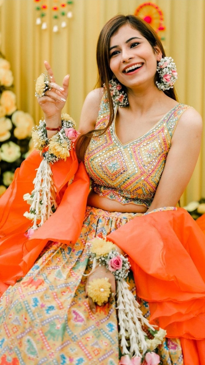 Bridal outfit for mehndi | Lehenga color combinations, Indian wedding  outfits, Lehnga designs