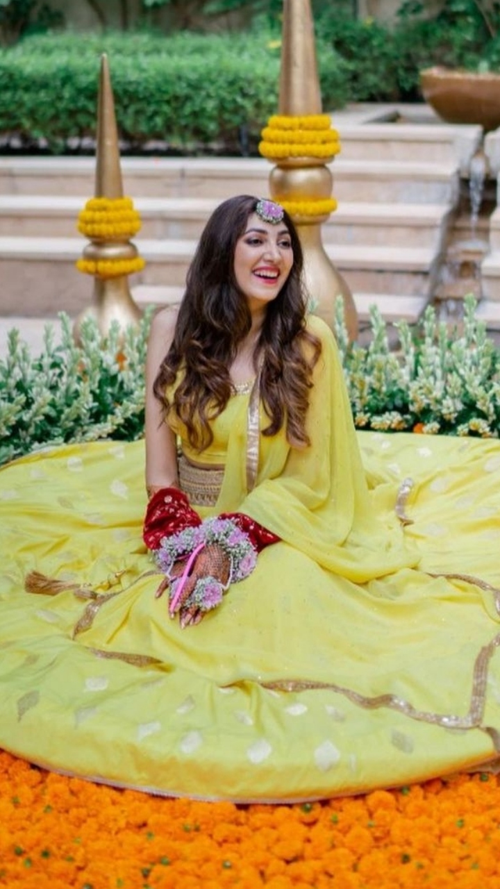 A phoolon ki haldi with a standout blue outfit instead of yello! The  contrast of colours is working wonders ✨ Follow @weddingplz for m... |  Instagram