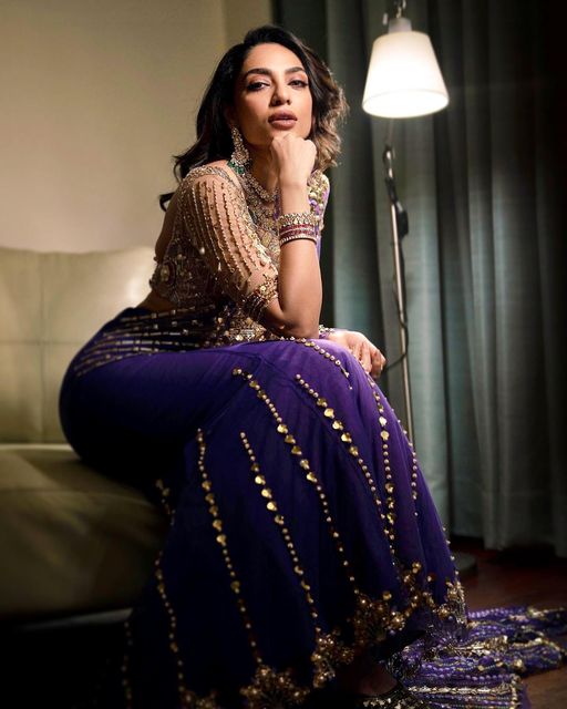 Khushi Kapoor poses In Purple Silk Saree And Gold Blouse With Diamond  Choker Necklace [Photos]