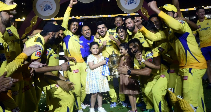 In An Argentina Football Jersey Signed By Lionel Messi, It Seems Like M.S.  Dhoni's Daughter Ziva Dhoni Is A Fashionable Little Football Fan In The  Making