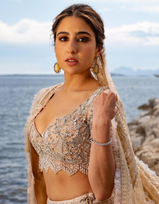 sara ali khan slams troller who troll her for visiting sacred places