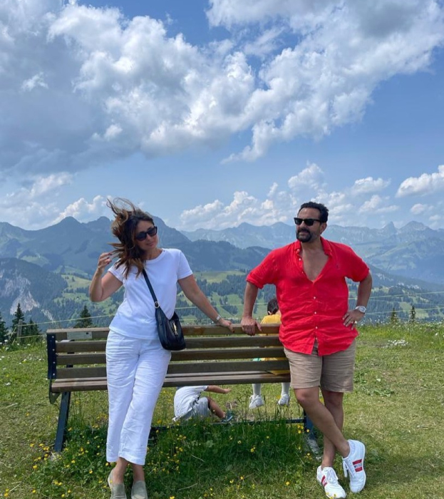 kareena kapoor khan's picture with saif ali khan gets photobombed by her sons