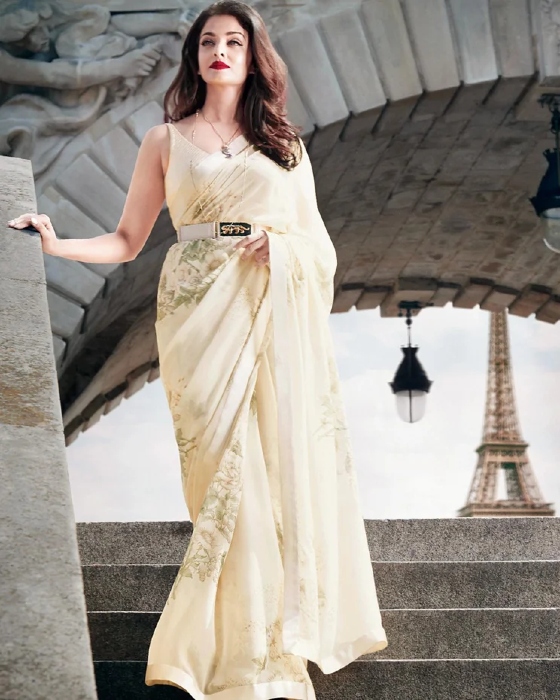 Aishwarya Rai Bachchan's stylish looks from the noughties | Times of India