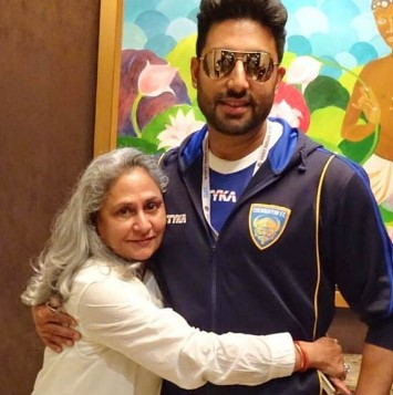 Abhishek Bachchan Calls Himself A Carbon-Copy Of His Mom, Jaya Bachchan ...