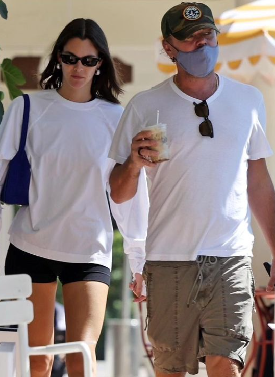 Is Leonardo DiCaprio Dating 25-Year-Old Italian Model, Vittoria Ceretti ...