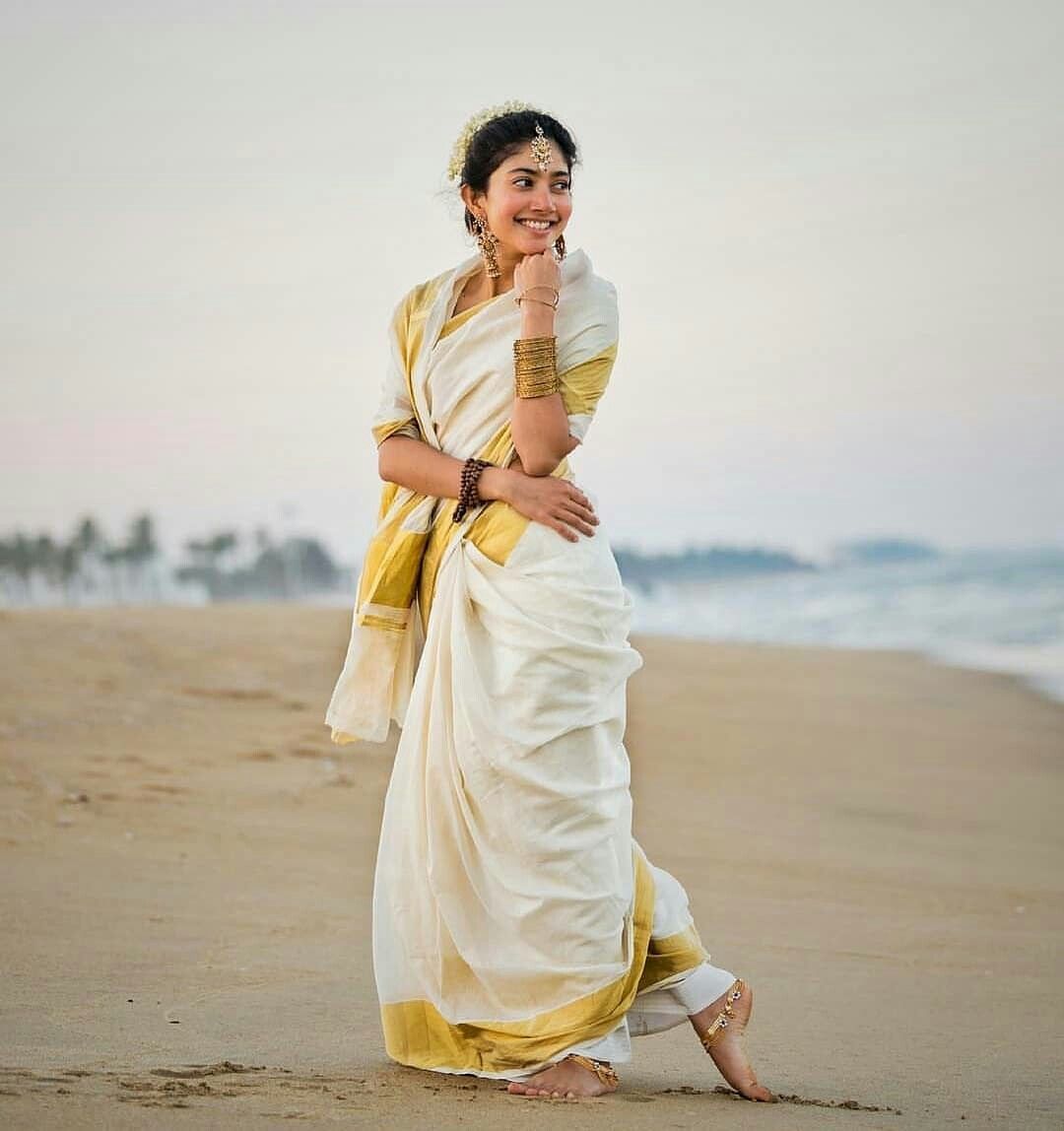 Elegant Kerala Kasavu Saree in Off White and Gold. Stunning Top Seller –  Shobitam