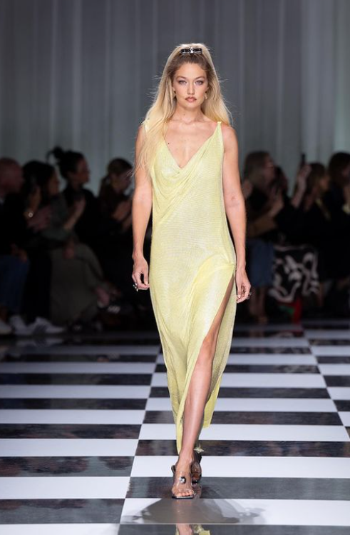 Gigi Hadid returns to the runway post-baby for Versace