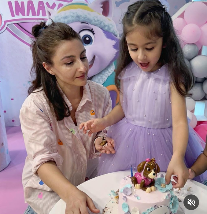 In Photos: Taimur Ali Khan Birthday Pics: Kareena Kapoor Flaunts Baby Bump  Taimur Cuts Birthday Cake