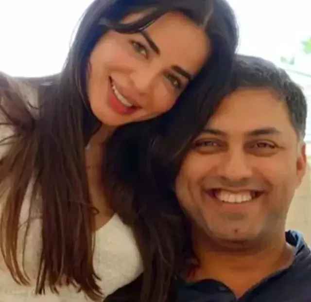 Nikesh Arora, Ayesha Thapar