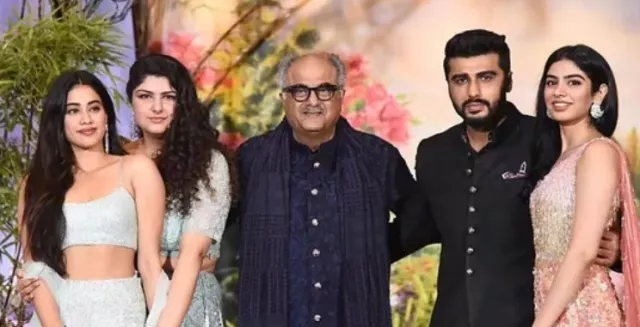 Arjun Kapoor with fam