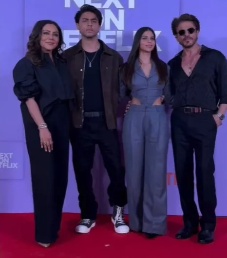 gauri,aaryan,suhana,srk