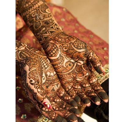 Musical instrument in bridal mehendi 🔔 - Sara Henna Design | Facebook